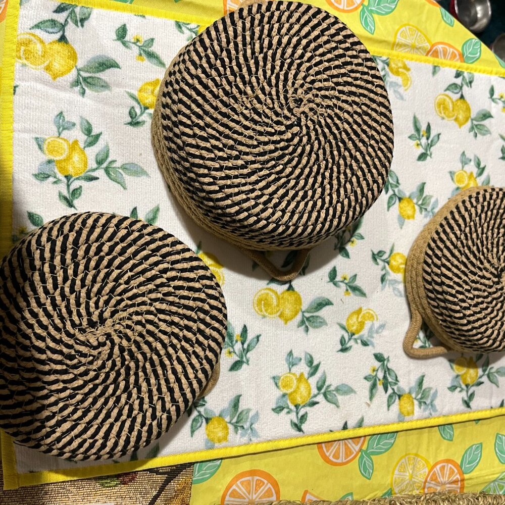3 Baskets that stack perfectly - Picture 3 of 3